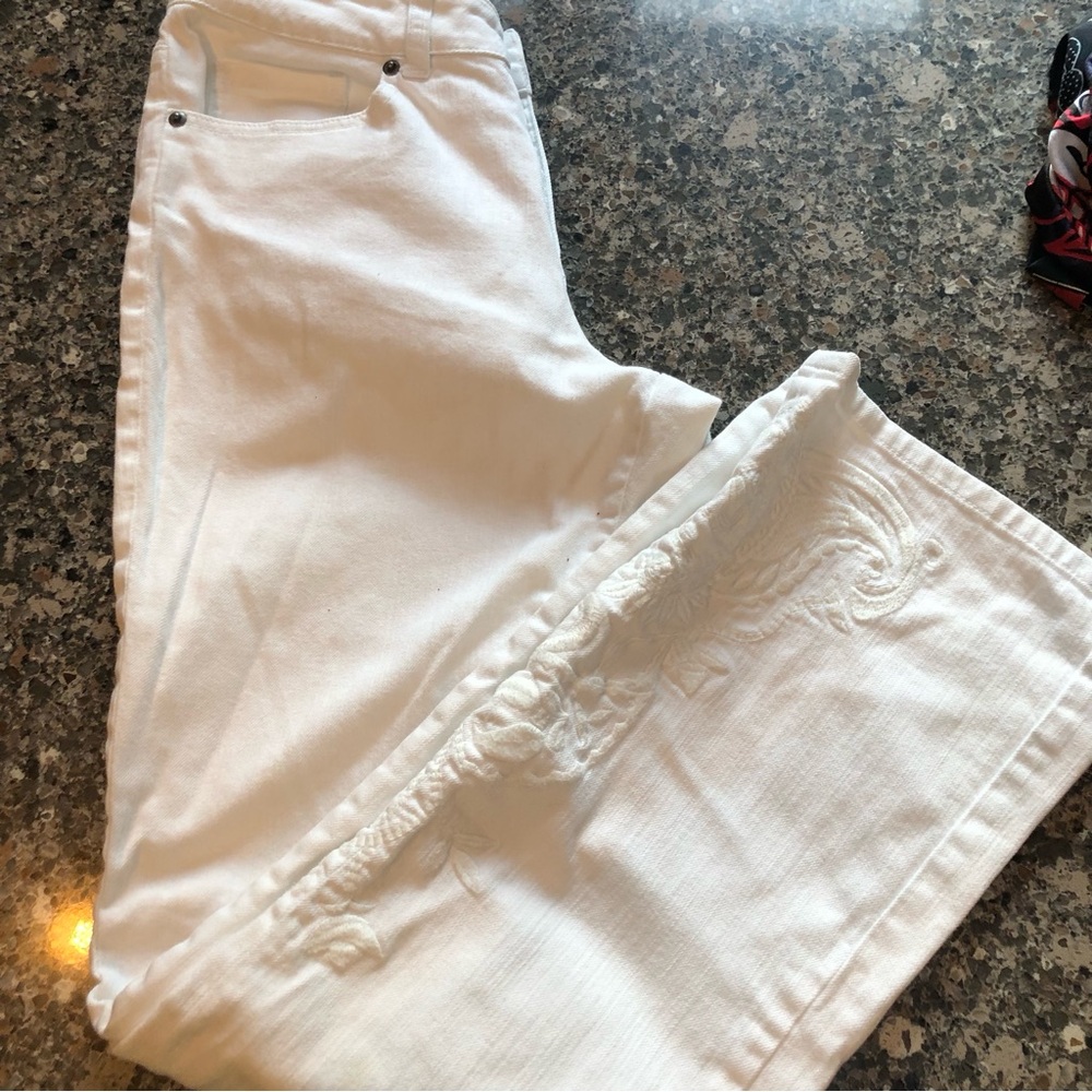 EUC Coldwater Creek Embroidered Flared Legs & Pockets White Jeans Size 8